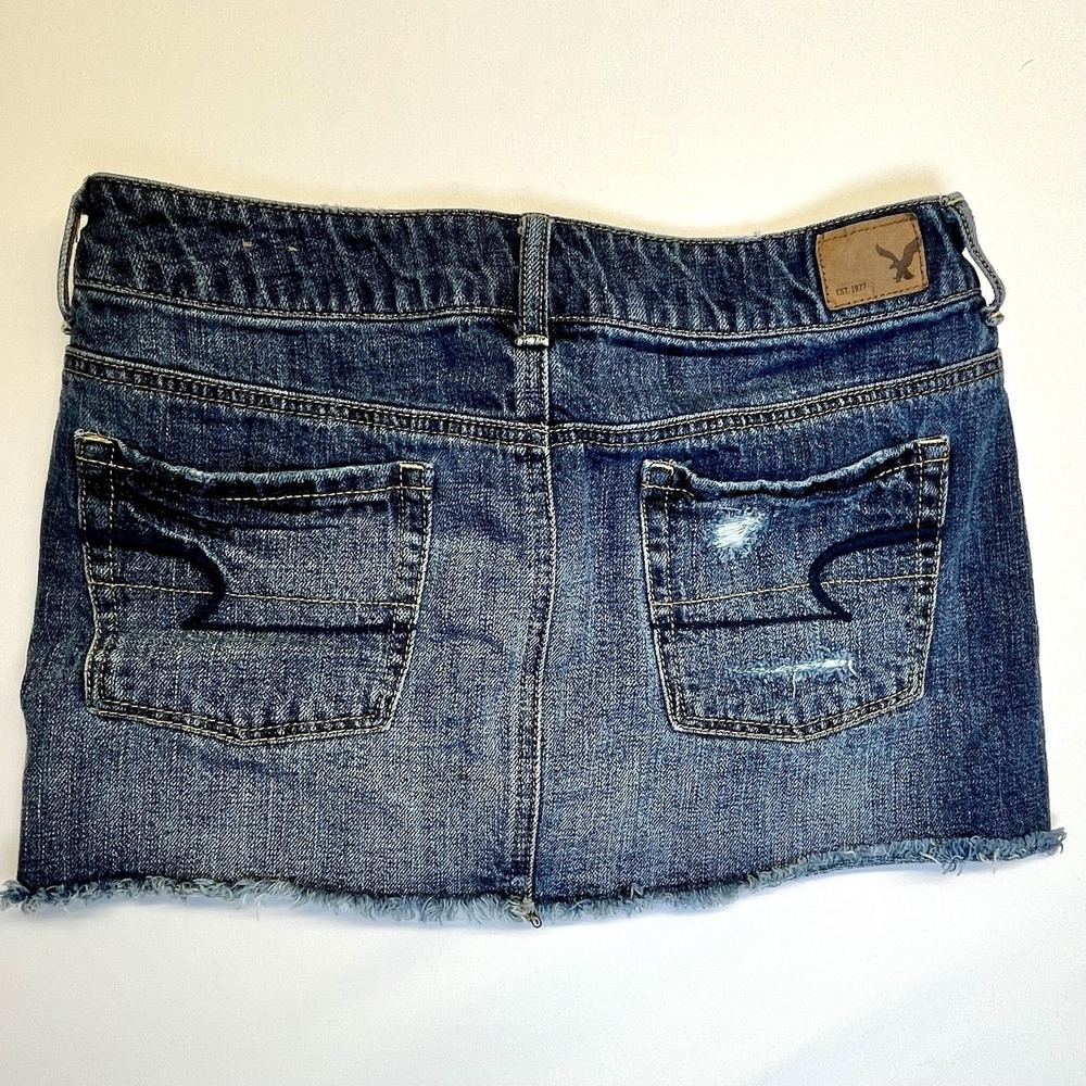 American Eagle Blue Denim Mini Skirt Size 4 Destressed Raw Hem Y2K Style EUC - Picture 7 of 8